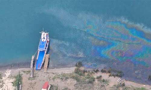 Gran mancha apareció en el lago de Atitlán en Panajachel, Sololá