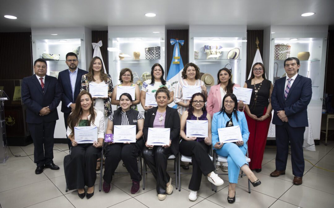 Capacitan a empresarias regionales