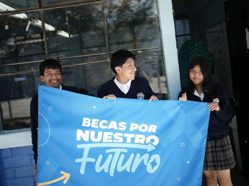 Programa Becas por Nuestro Futuro cierra 2025 con 175 becarios en todo el país