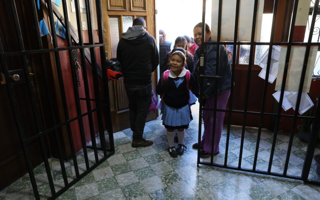 Mineduc remozará 10 mil centros educativos más