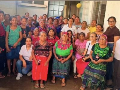 Salud entrega primer estipendio a comadronas de Champerico