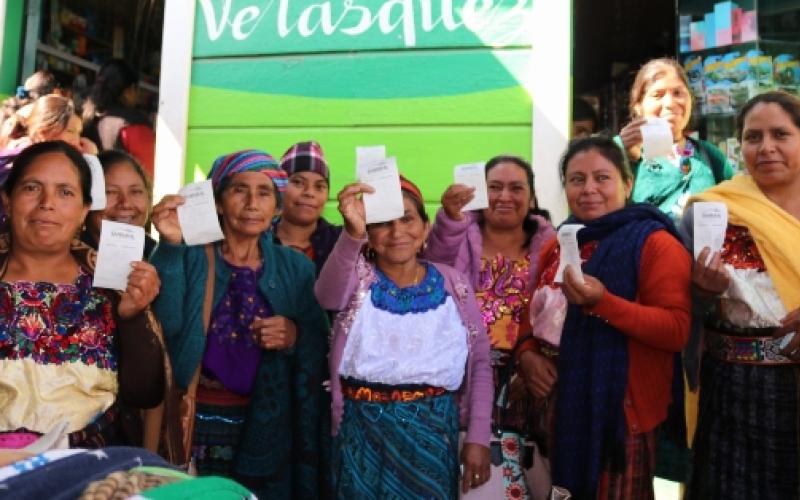 Familias de Concepción Tutuapa reciben el Bono Social