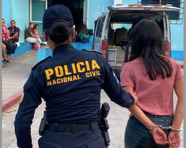 Capturan a madre por abandonar a su hija de cinco meses a orillas de un río en Salamá