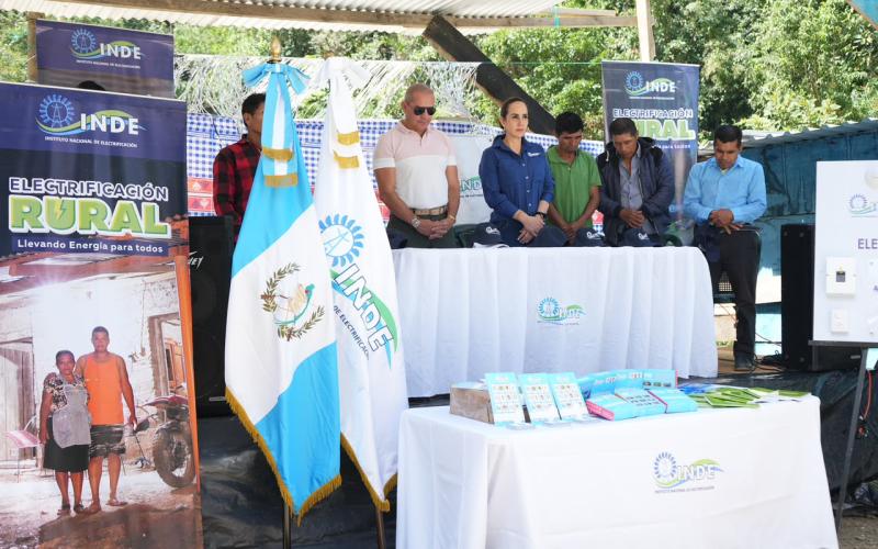 INDE lleva energía eléctrica a 133 familias de la aldea Sebob, Alta Verapaz
