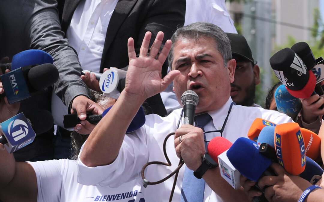 Exgobernante de Honduras se presenta ante los tribunales