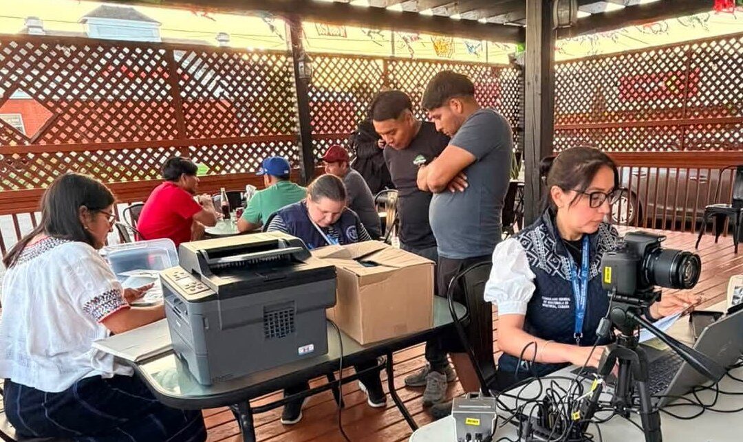 Consulado atiende a agricultores chapines en Saint-Césaire, Canadá