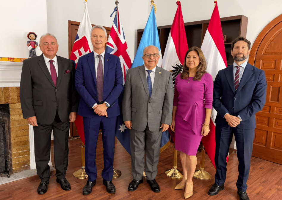Embajadores concurrentes en México presentan copias de estilo al canciller de Guatemala