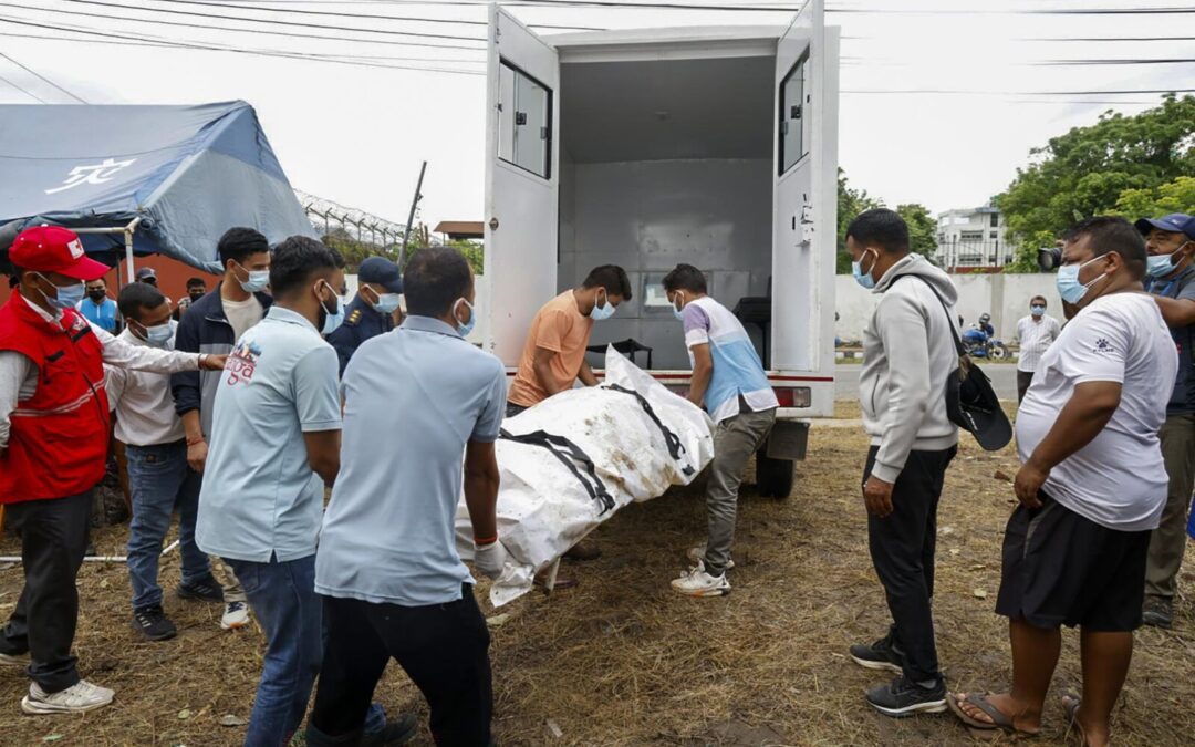 Aumentan a 939 los muertos y baja la cifra de desaparecidos tras la riada en Nepal