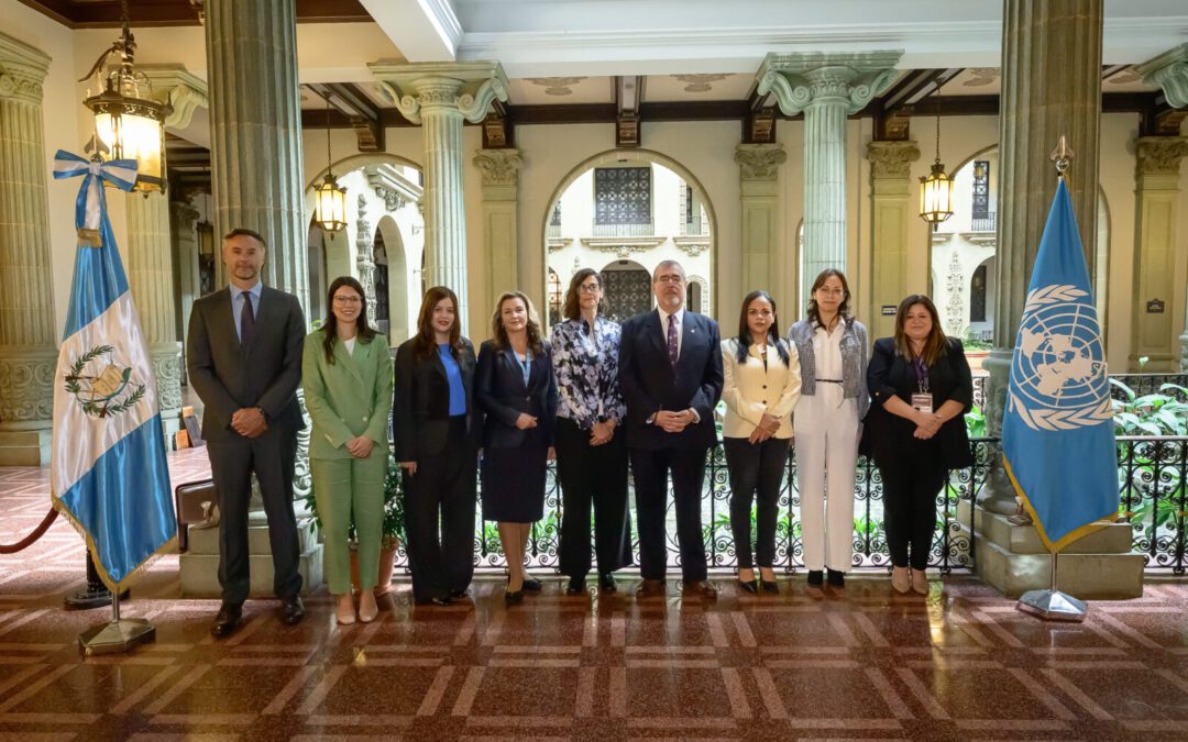 Arévalo recibe a misión de las Naciones Unidas