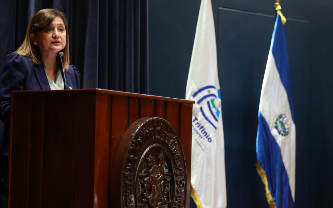 Herrera destaca impacto de becas en el Trifinio