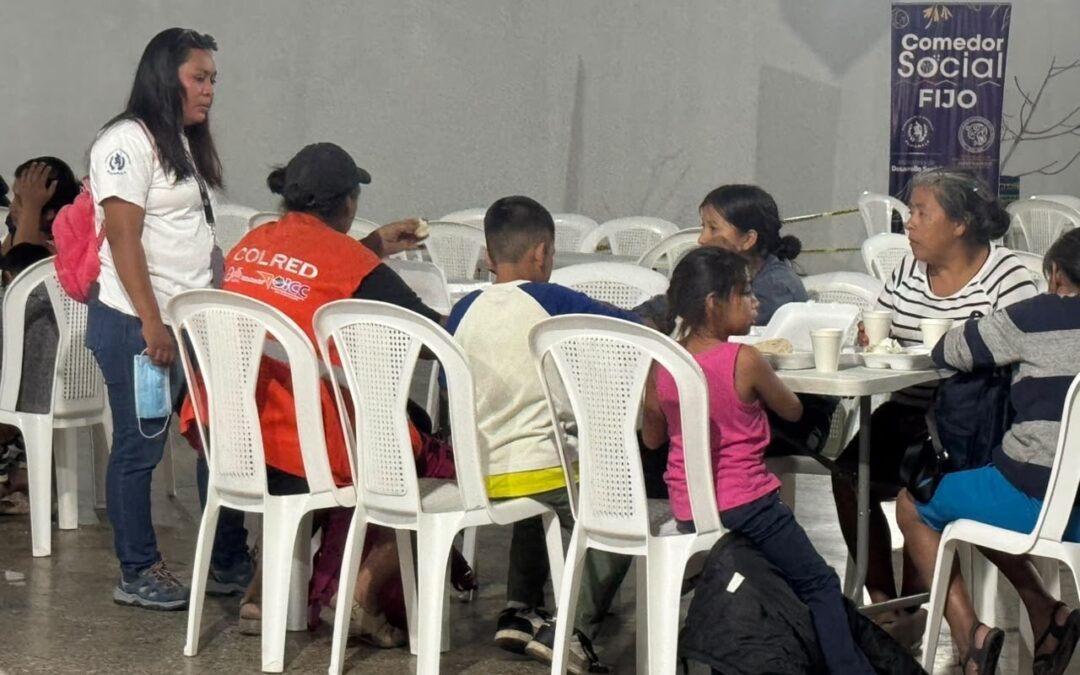 Mides lleva alimentos a familias albergadas por la actividad del volcán de Fuego