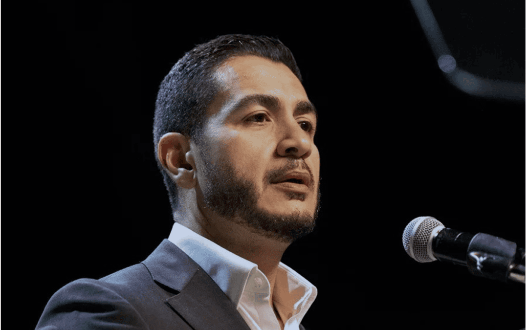 Médico progresista avanza al Senado