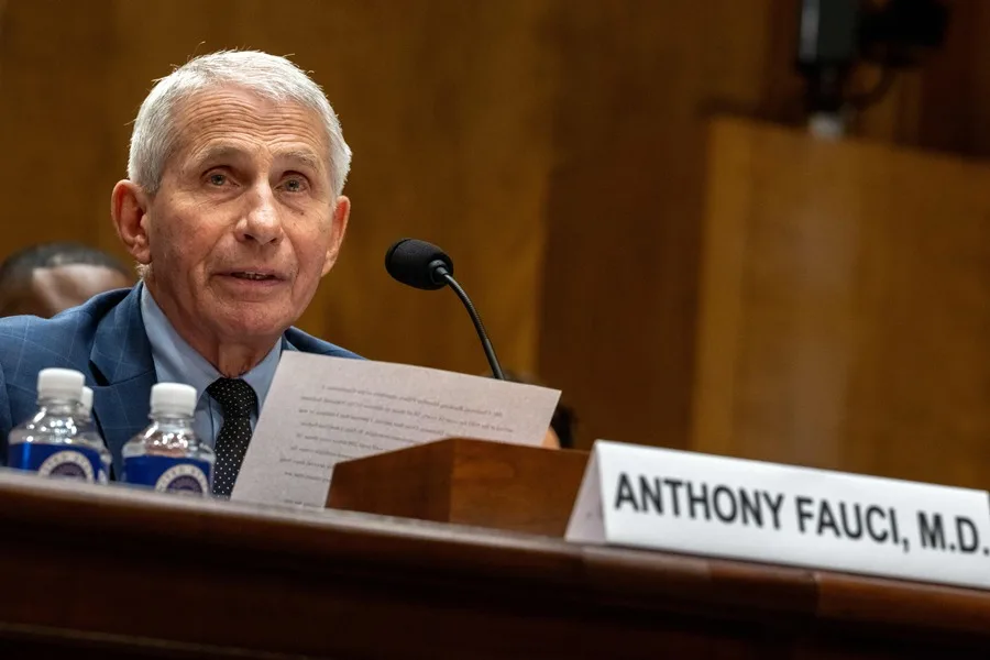 Fauci, declarado en desacato por no declarar sobre su gestión en la pandemia