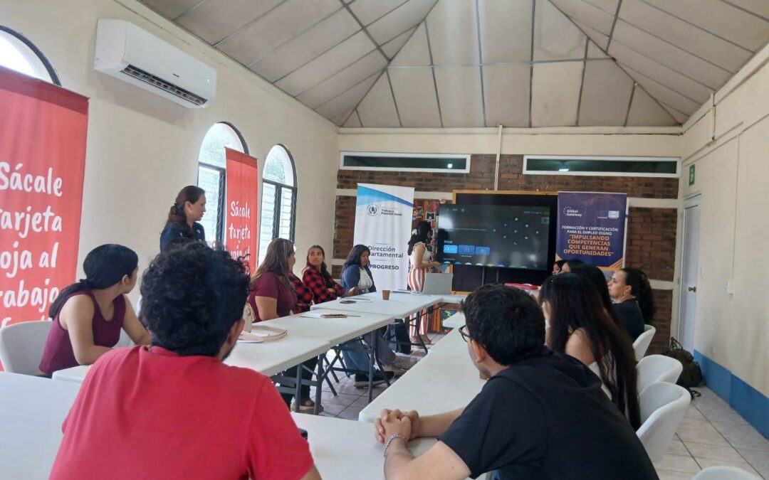 Mintrab imparte orientación laboral a 160 jóvenes de Totonicapán, El Progreso e Izabal