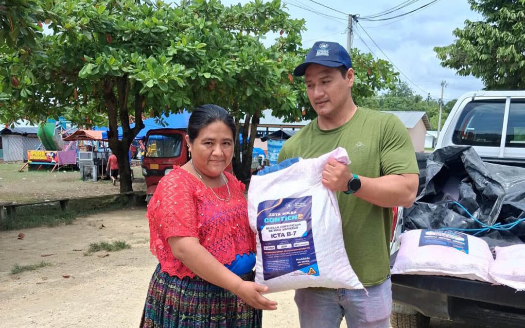 Entregan semilla certificada de maíz y ayote a familias agricultoras de El Chal, Petén