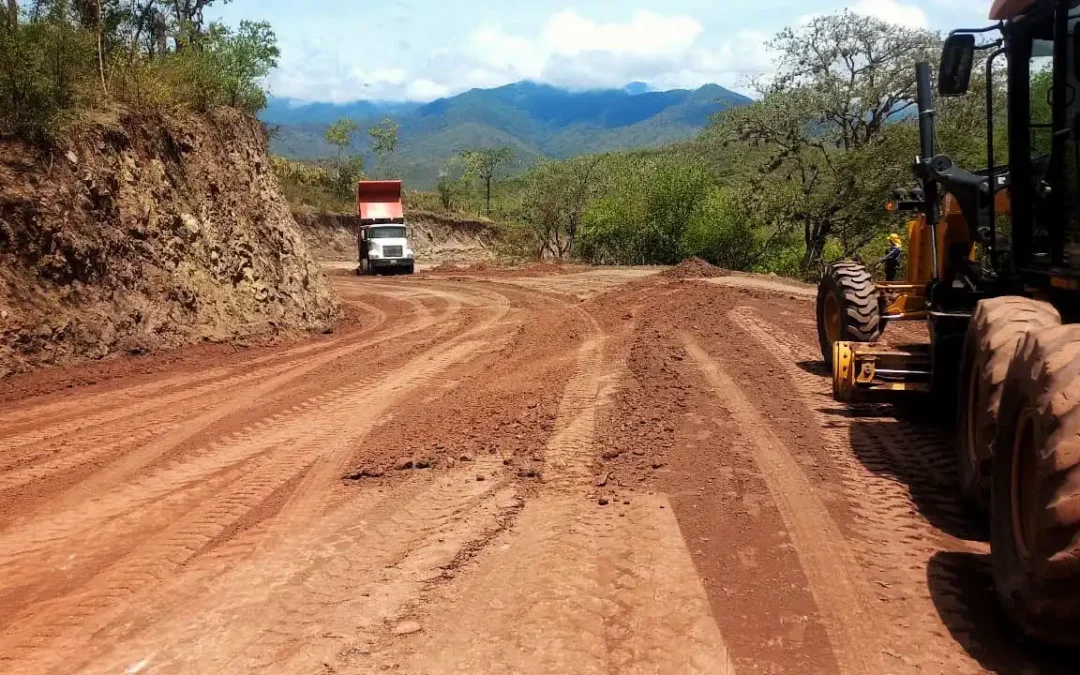 CIV avanza en la ampliación y nivelación de la carretera de aldea San Pablo, Gualán