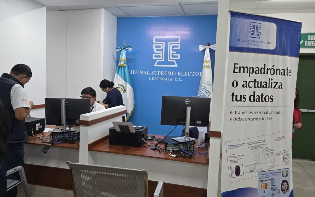 Jóvenes lideran empadronamiento para comicios