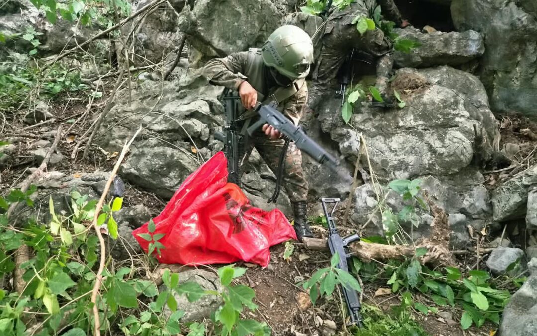 Ejército de Guatemala decomisa arsenal en Huehuetenango