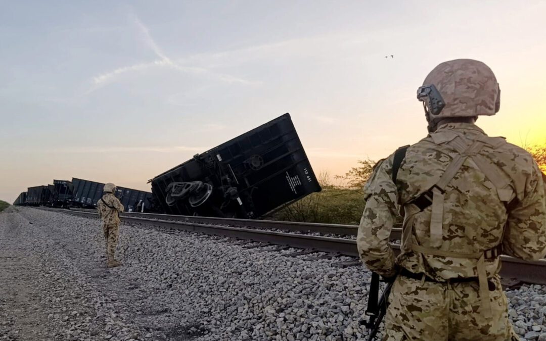 Ataque con explosivos en Colombia descarrila tren