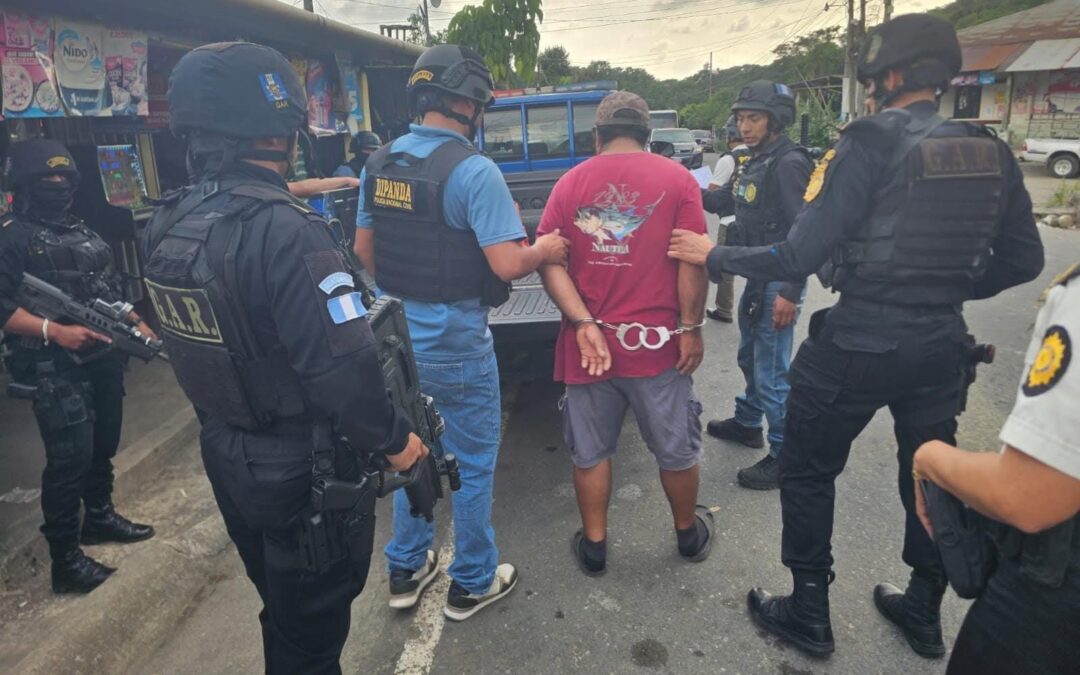 Capturan a hombre de 50 años por almacenar armas de fuego ilegales en Suchitepéquez