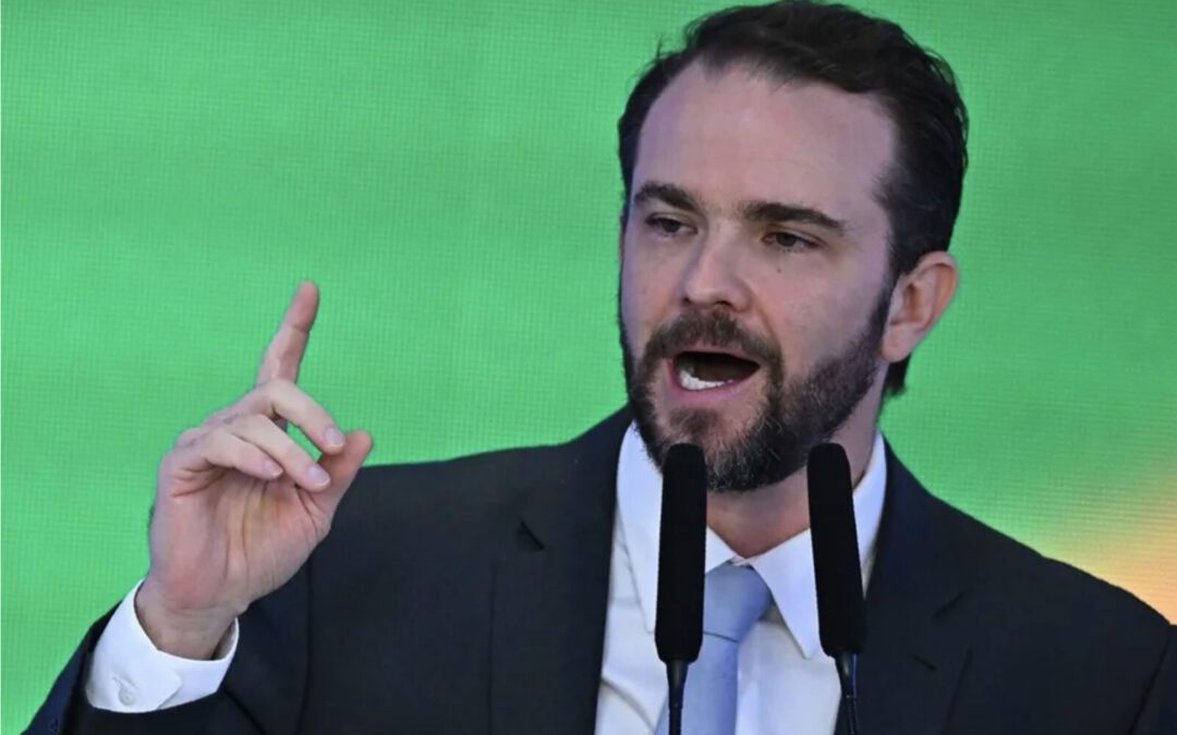 Bolsa brasileña frena el desplome del día anterior