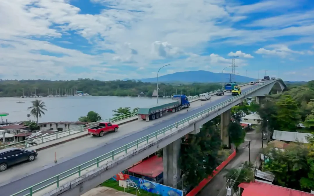Avanza rehabilitación del puente Río Dulce para mejorar la movilidad entre Izabal y Petén