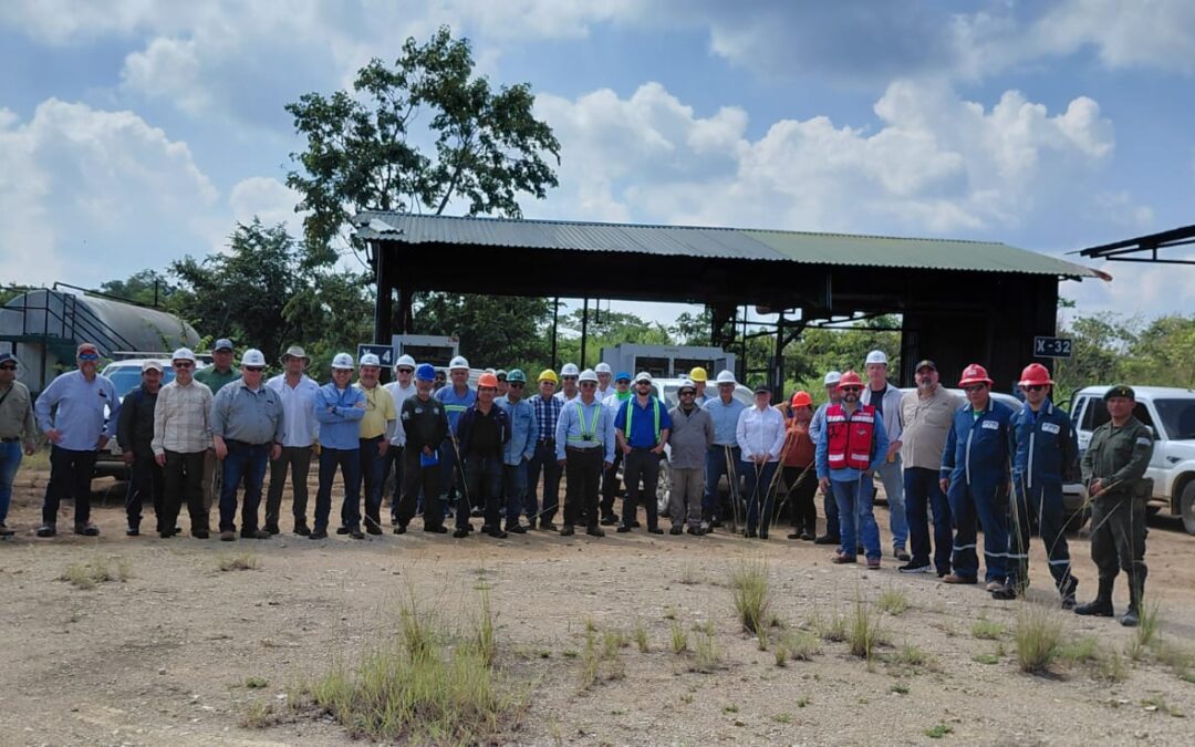 Empresas recorren campo petrolero
