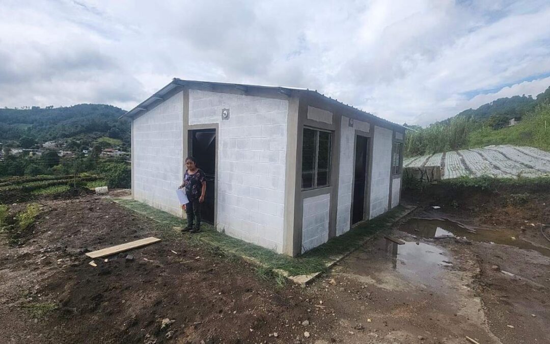 Fopavi entrega las llaves de nuevos hogares a familias de Santa Apolonia