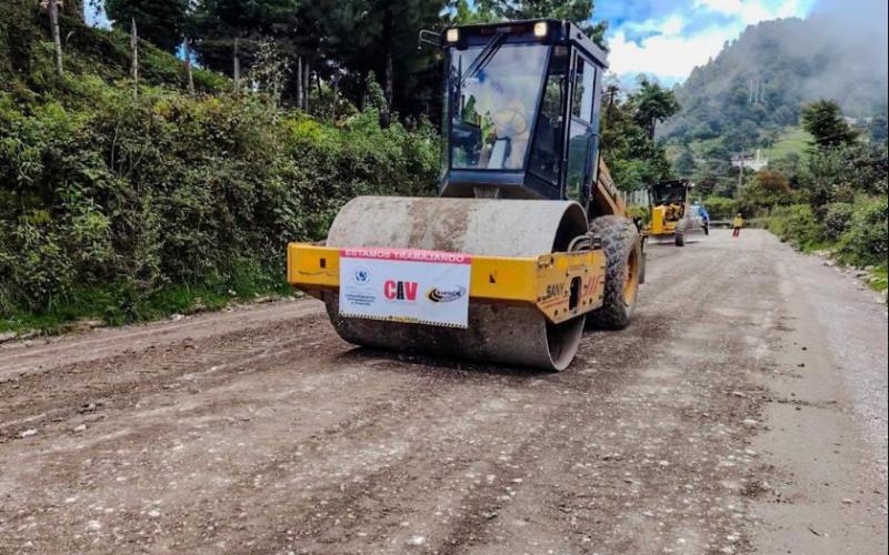 CIV da mantenimiento a ruta en San Pedro Soloma
