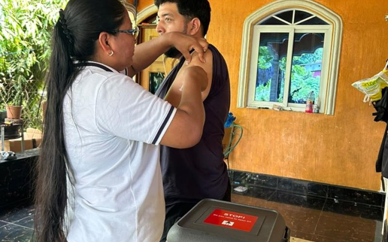 Ministerio de Salud previene el sarampión en Morales
