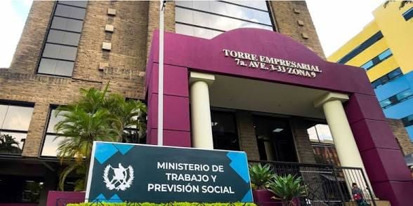 Mintrab mantiene mesa de verificación en colegios por contratos a tiempo parcial