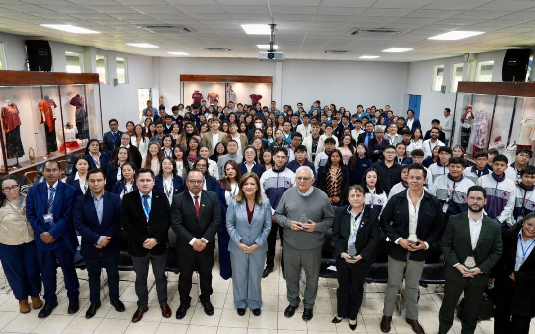 Vicepresidenta lidera en Huehuetenango quinto foro HumanIA