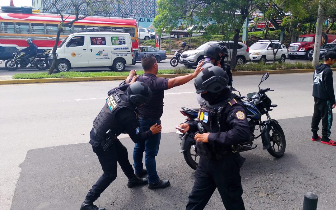 PNC intensifica operativos de seguridad y verificación a conductores de motocicletas en la zona 3 capitalina