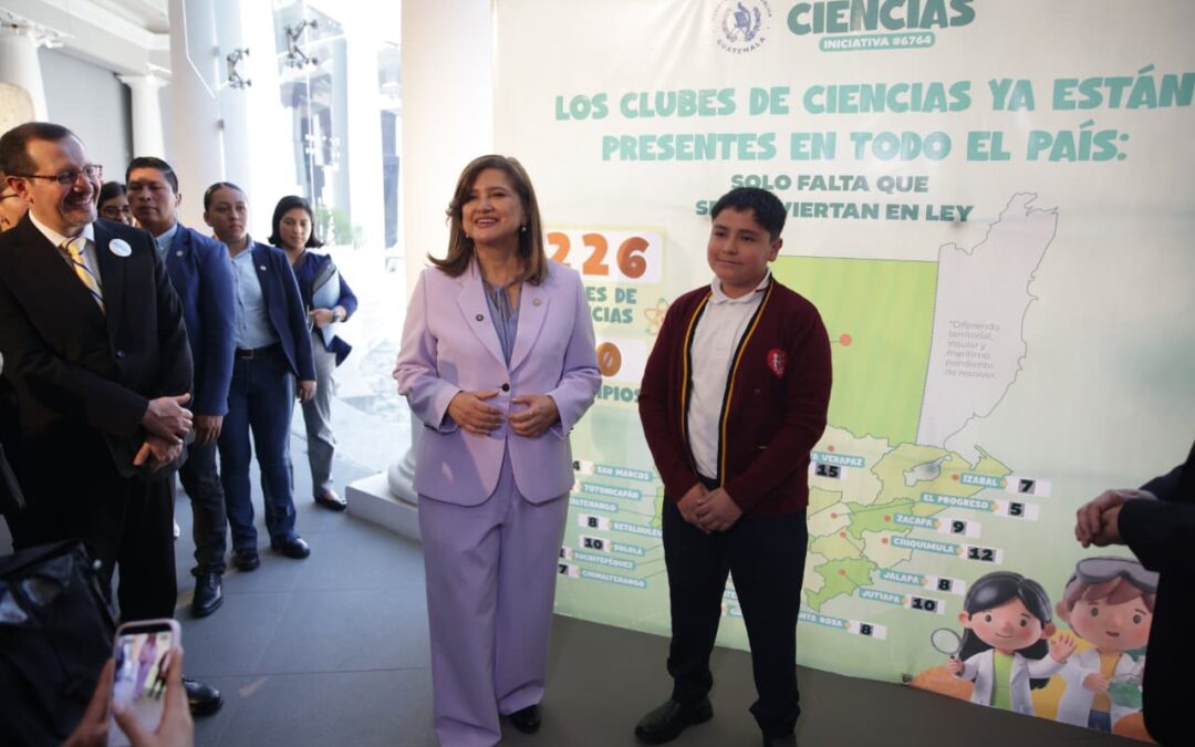Vicepresidenta busca institucionalizar los Clubes de Ciencia para asegurar su continuidad