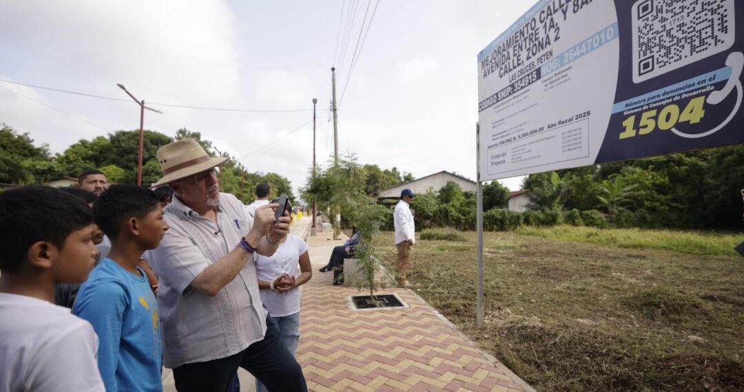 Arévalo verifica obras de movilidad en Las Cruces, Petén