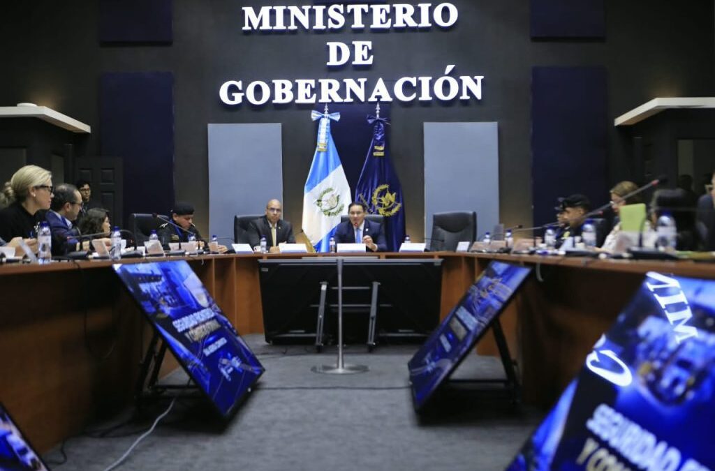 Mingob presenta estrategia para desfinanciar el crimen organizado y combatir el contrabando