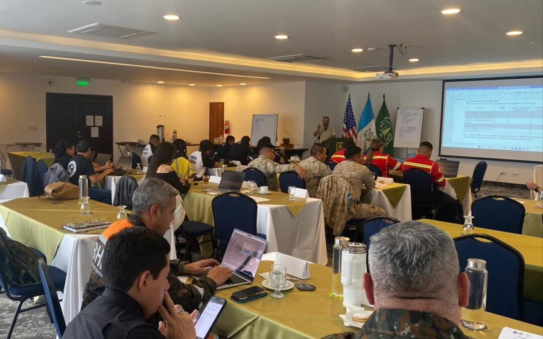 DIPRONA recibe capacitación del Servicio Forestal de EE. UU. para el combate de incendios forestales