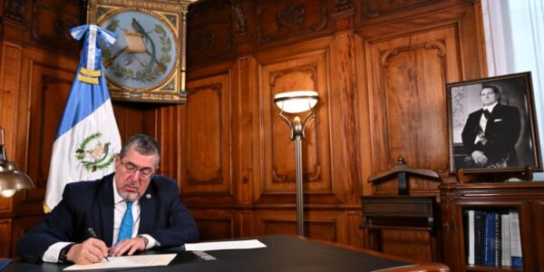 Ejecutivo autoriza permiso laboral para servidores públicos el lunes 2 de noviembre
