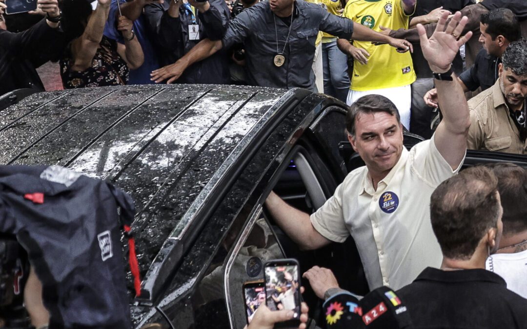 Flávio Bolsonaro huye hacia EE. UU.