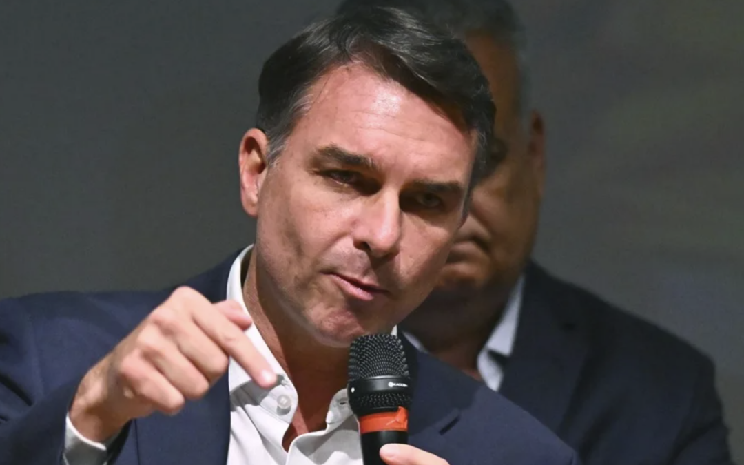EE. UU. ayudó a Flávio Bolsonaro a huir